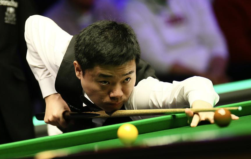 他用手轻轻 他用手轻轻